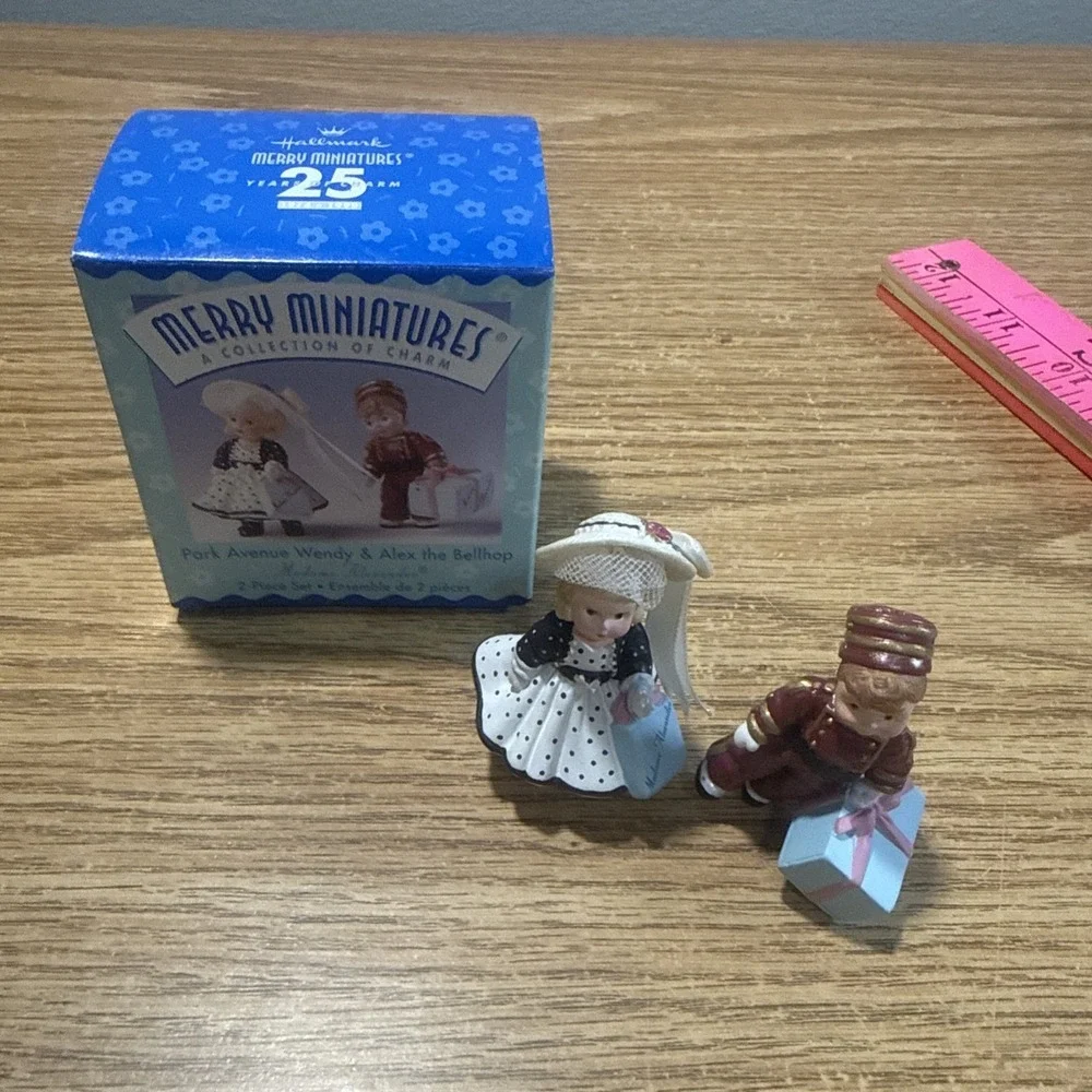Park Avenue Wendy & Alex Bellhop Hallmark Merry Miniatures Madame Alexander‎